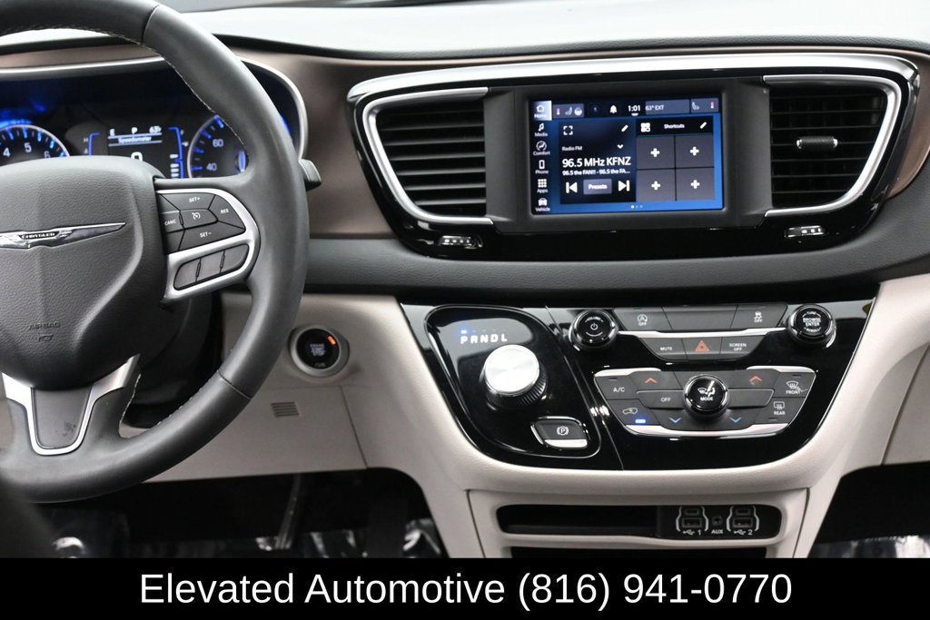 Used 2023 Chrysler Voyager LX FWD image 13