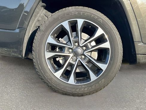 Certified 2022 Jeep Grand Cherokee L Overland AWD/4WD image 33