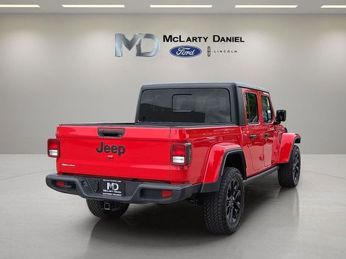 Used 2025 Jeep Gladiator Sport AWD/4WD image 5