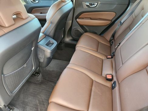 Used 2023 Volvo XC60 B5 Plus image 18