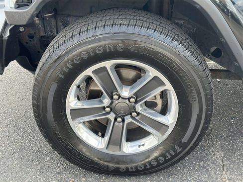 Used 2018 Jeep Wrangler Unlimited Sahara image 9