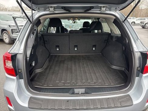 Used 2017 Subaru Outback 2.5i Premium image 9