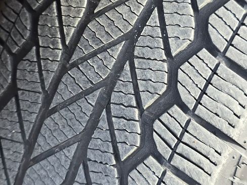 Used 2024 Kia Carnival LX image 9