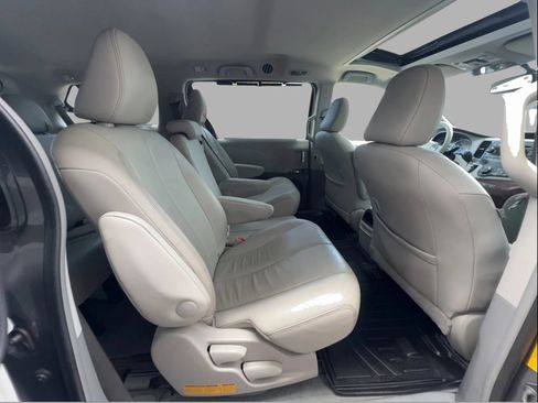 Used 2014 Toyota Sienna XLE FWD image 43