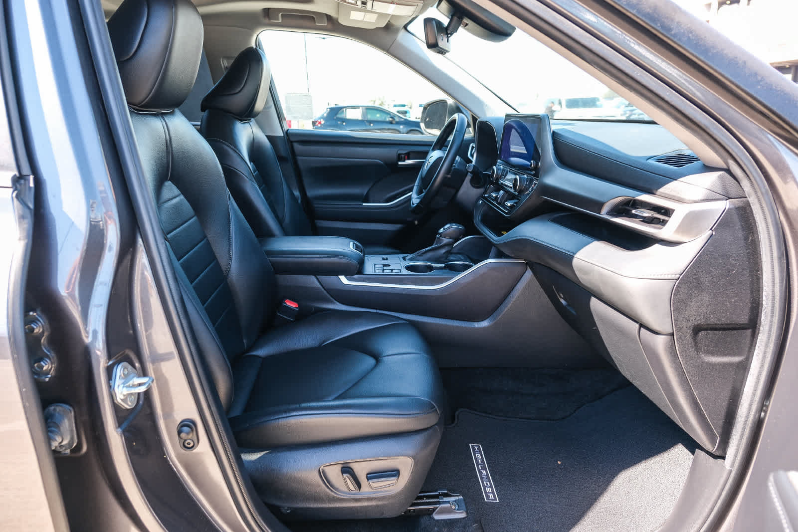 Used 2023 Toyota Highlander XLE FWD image 18