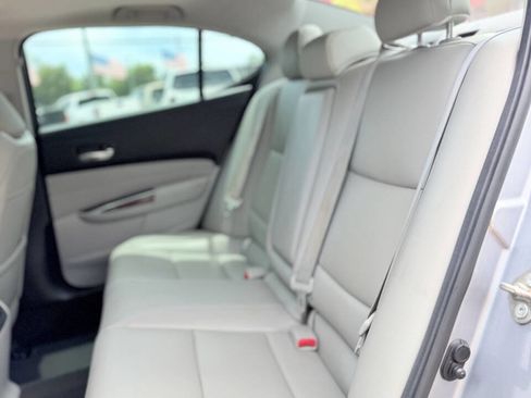 Used 2017 Acura TLX FWD image 19