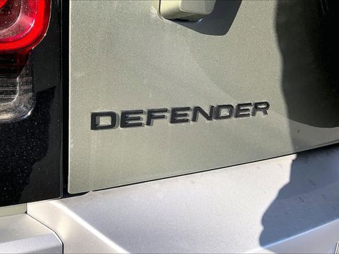 Used 2025 Land Rover Defender 110 S image 11