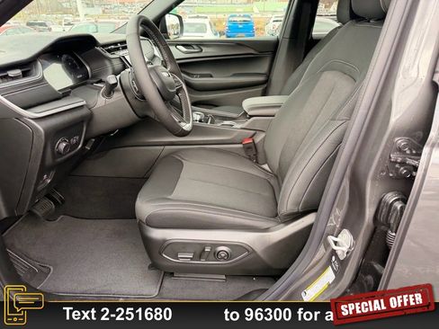 Used 2025 Jeep Grand Cherokee Laredo w/ Luxury Tech Group I image 7