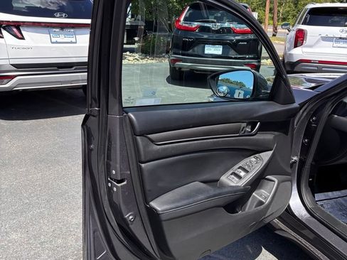 Used 2018 Honda Accord LX image 40