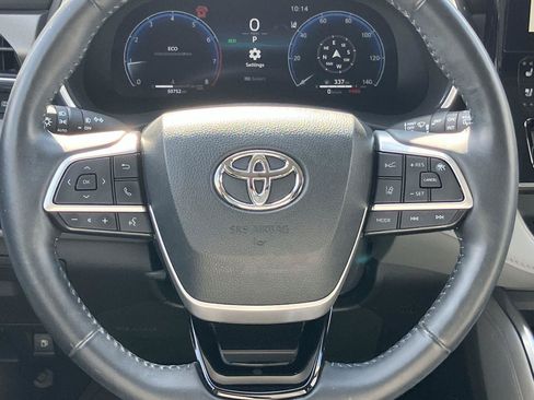 Used 2023 Toyota Highlander Limited FWD image 19
