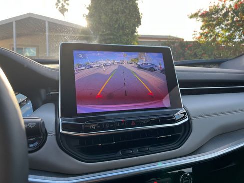 Used 2025 Jeep Compass Limited image 17