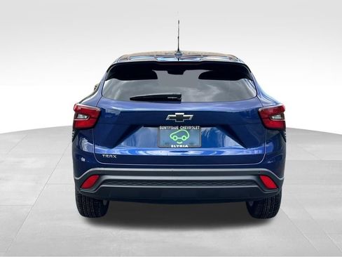 Certified 2024 Chevrolet Trax LS w/ LS Convenience Package FWD image 3