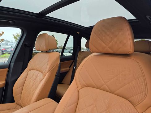 Used 2024 BMW X5 xDrive50e image 23