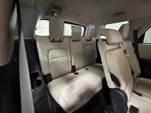 Used 2022 Nissan Pathfinder SL image 16