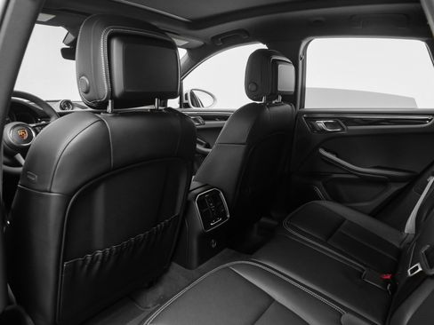 Used 2025 Porsche Macan image 42