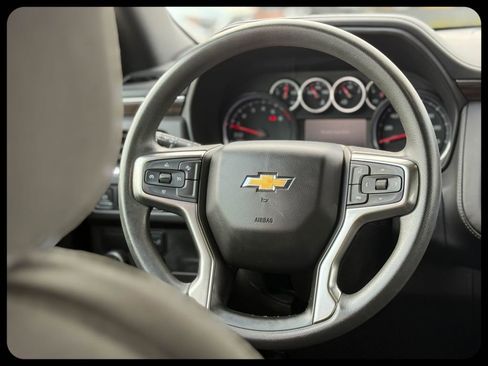 Used 2021 Chevrolet Suburban 2WD image 31