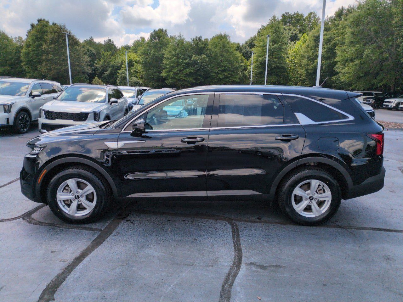 Certified 2023 Kia Sorento LX FWD image 4