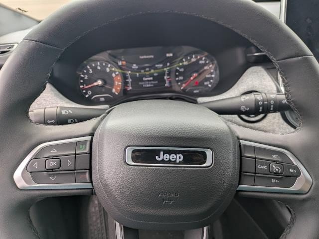Used 2023 Jeep Compass Latitude AWD/4WD image 5