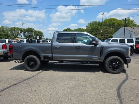 Used 2025 Ford F250 Lariat w/ Lariat Ultimate Package AWD/4WD image 2