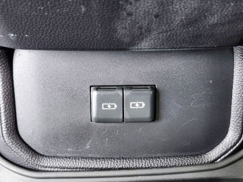 Used 2022 Toyota Highlander XLE AWD/4WD image 16