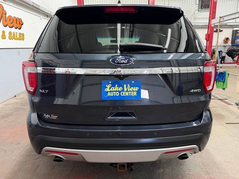 Used 2017 Ford Explorer XLT w/ XLT Technology Feature Bundle AWD/4WD image 4