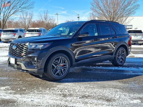 Used 2025 Ford Explorer ST image 6