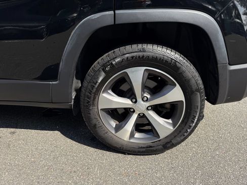 Used 2021 Jeep Cherokee Limited AWD/4WD image 10