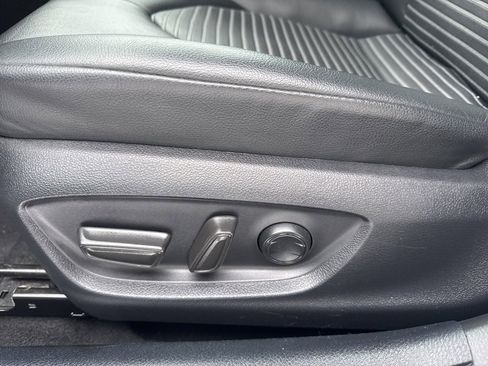 Used 2023 Toyota Camry SE image 11