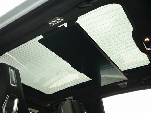 Used 2023 BMW 760i xDrive image 22