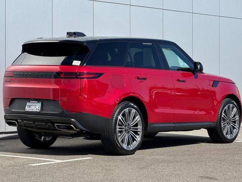 Used 2024 Land Rover Range Rover Sport SE AWD/4WD image 5