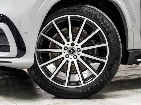 Used 2024 Mercedes-Benz GLS 580 4MATIC image 3