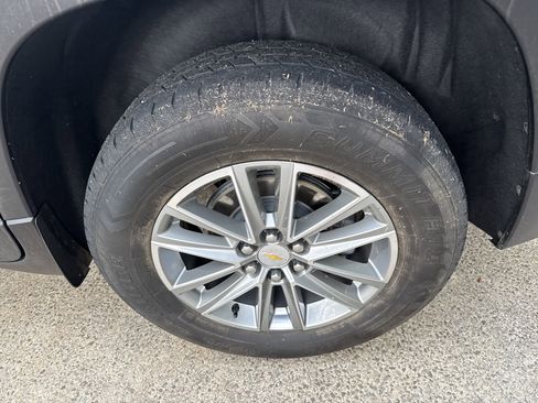Used 2023 Chevrolet Traverse LT FWD image 19
