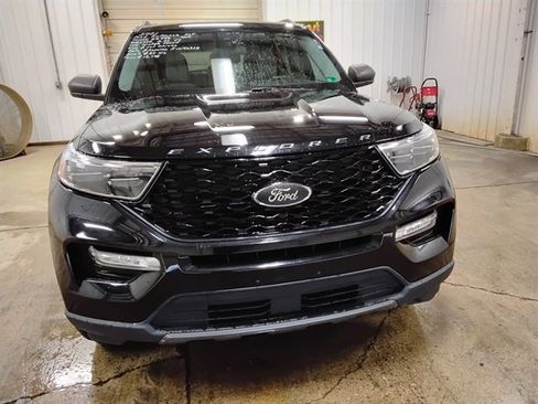 Used 2021 Ford Explorer XLT w/ Equipment Group 202A image 7