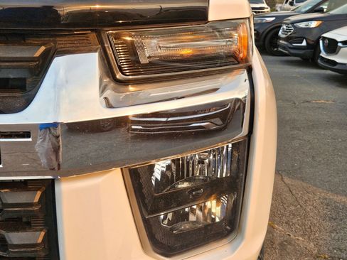 Used 2022 Chevrolet Silverado 3500 LT w/ Convenience Package AWD/4WD image 13