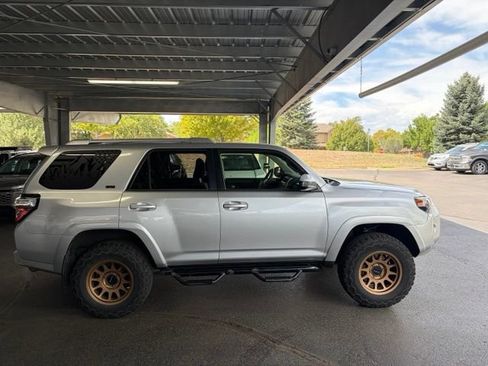 Used 2016 Toyota 4Runner SR5 AWD/4WD image 4