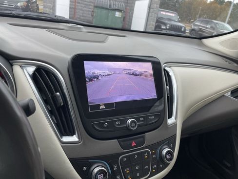 Used 2021 Chevrolet Malibu Premier image 16