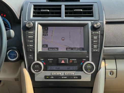 Used 2012 Toyota Camry XLE w/ Leather Pkg FWD image 18