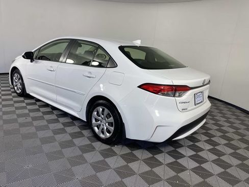 Used 2022 Toyota Corolla LE FWD image 6