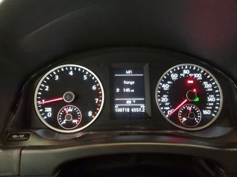 Used 2014 Volkswagen Tiguan S image 16