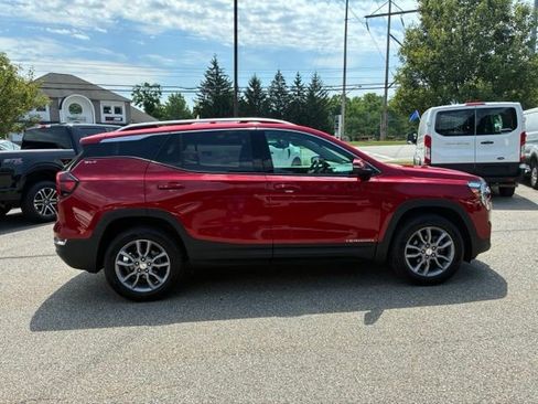 Used 2023 GMC Terrain SLT AWD/4WD image 4