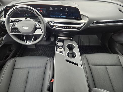 New 2025 Cadillac Lyriq Luxury image 28