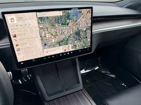 Used 2022 Tesla Model S image 33