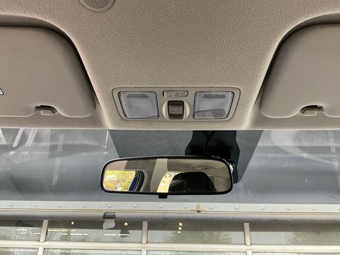 Used 2025 Hyundai Venue SEL image 15