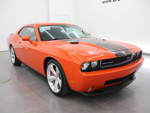 Used 2009 Dodge Challenger SRT8 w/ SRT Option Group II RWD image 2