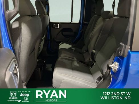 Used 2024 Jeep Gladiator Sport image 44