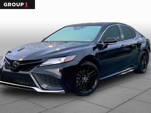 Used 2022 Toyota Camry XSE w/ Navigation Package FWD image 1