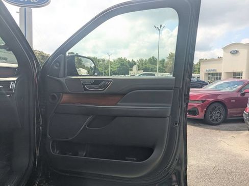 Used 2024 Lincoln Navigator L 4WD image 32