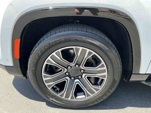 Used 2024 Jeep Wagoneer L Series II RWD image 49