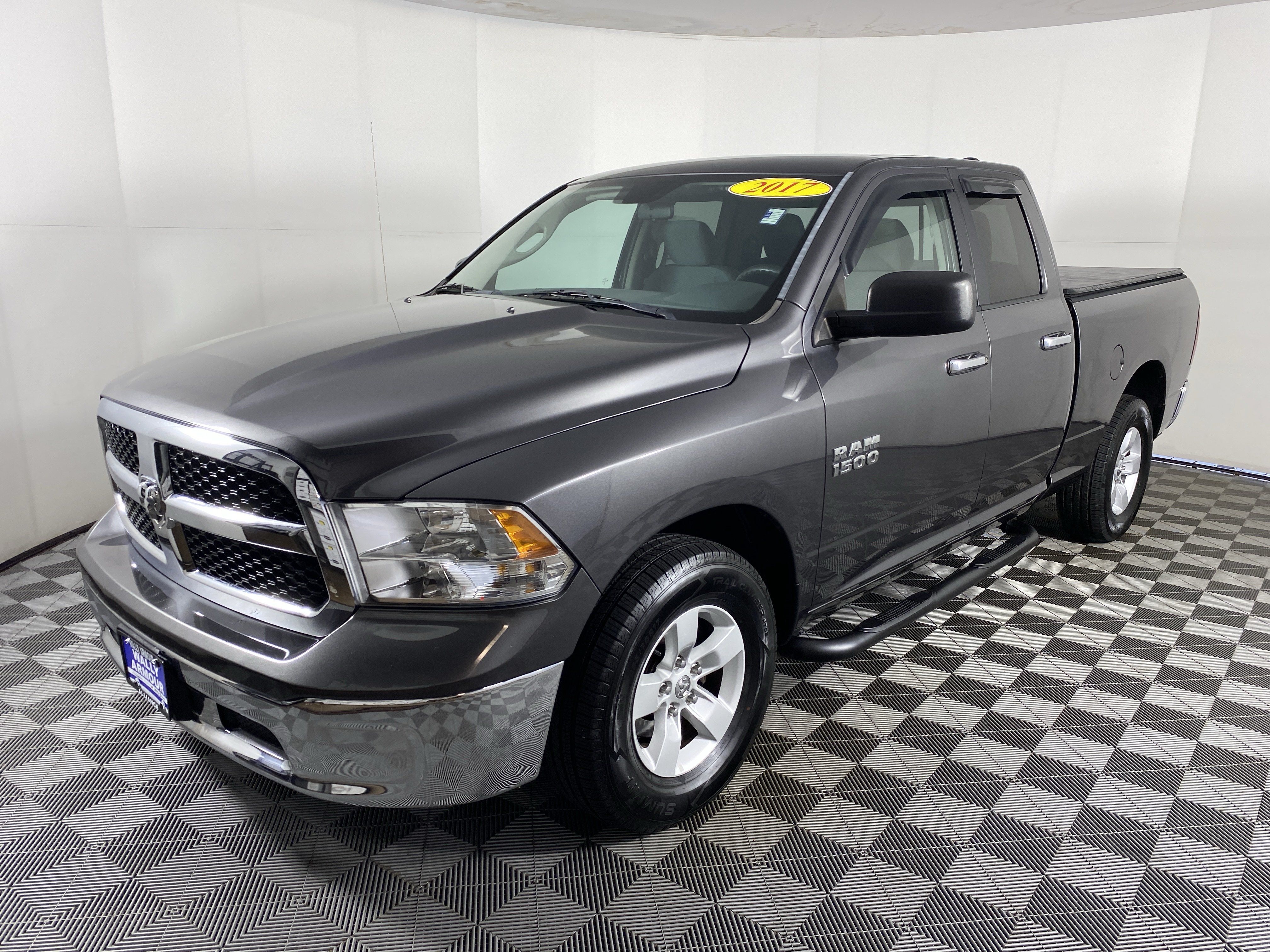 Used 2017 RAM 1500 Classic SLT RWD image 7