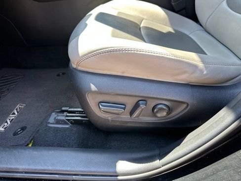 Used 2021 Toyota RAV4 XLE Premium FWD image 20